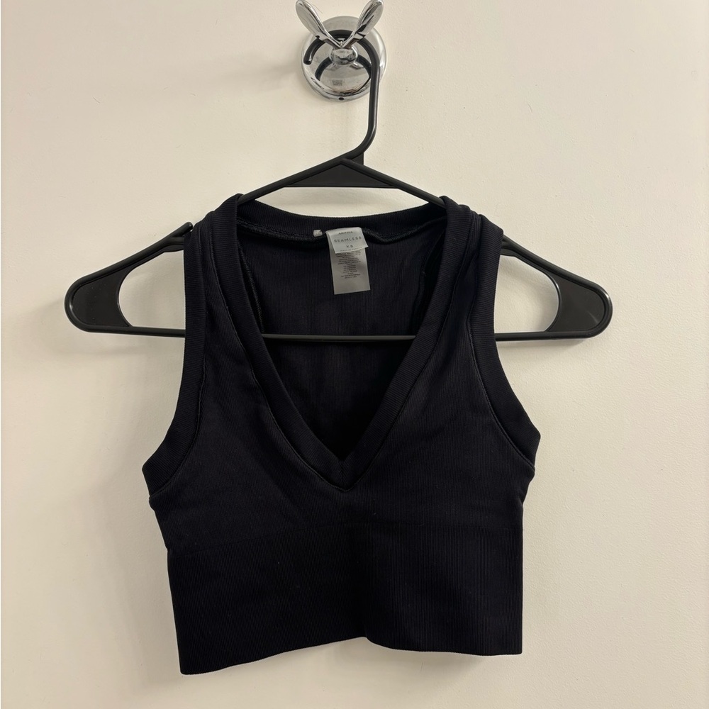 Aritzia Sleeveless Fitted Crop Tank Top